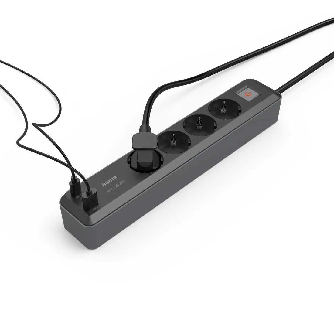 Una regleta gris con tres enchufes, dos puertos USB y un botón de encendido.
