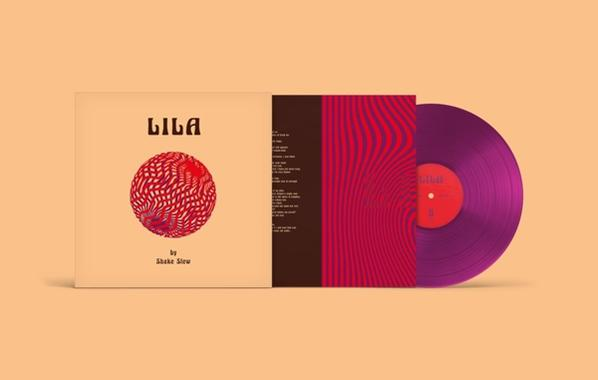 Vinyl-Schallplattenalbum mit Cover und Innenhülle, alles in Orange- und Rottönen. Die Platte ist lila.