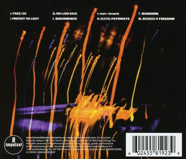 CD-Rückseite mit Titelliste und abstrakter Kunst aus orangefarbenen Linien auf schwarzem Hintergrund.