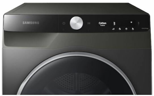 Zbliżenie na czarny panel sterowania pralki. Ma cyfrowy wyświetlacz i centralne pokrętło sterowania.