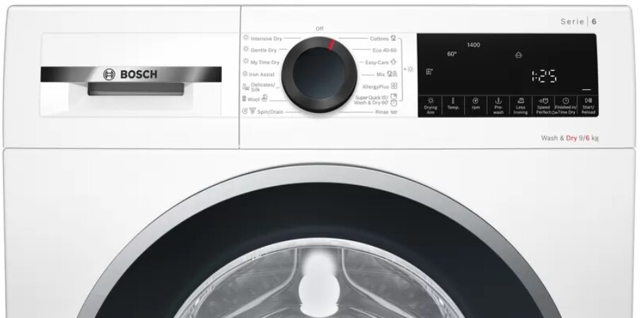 Zbliżenie panelu sterowania pralki z różnymi przyciskami i wyświetlaczem.