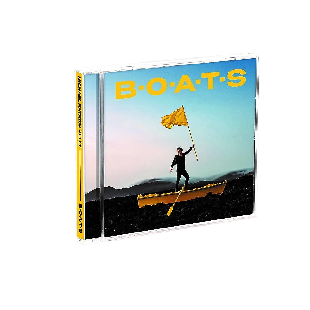 CD-Hülle des Albums 'Boats' mit einer Person in einem Boot und einer gelben Flagge.
