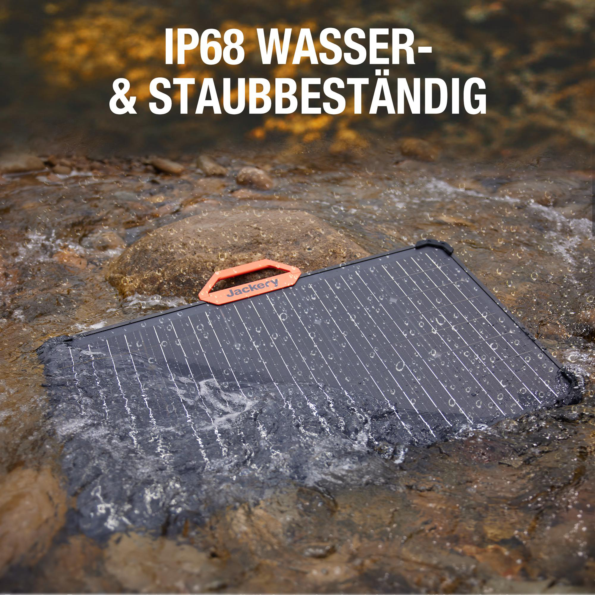 Ein schwarzes Solarpanel im Wasser mit Griff, Text: IP68 WASSER- & STAUBBESTÄNDIG (wasserdicht und staubdicht).