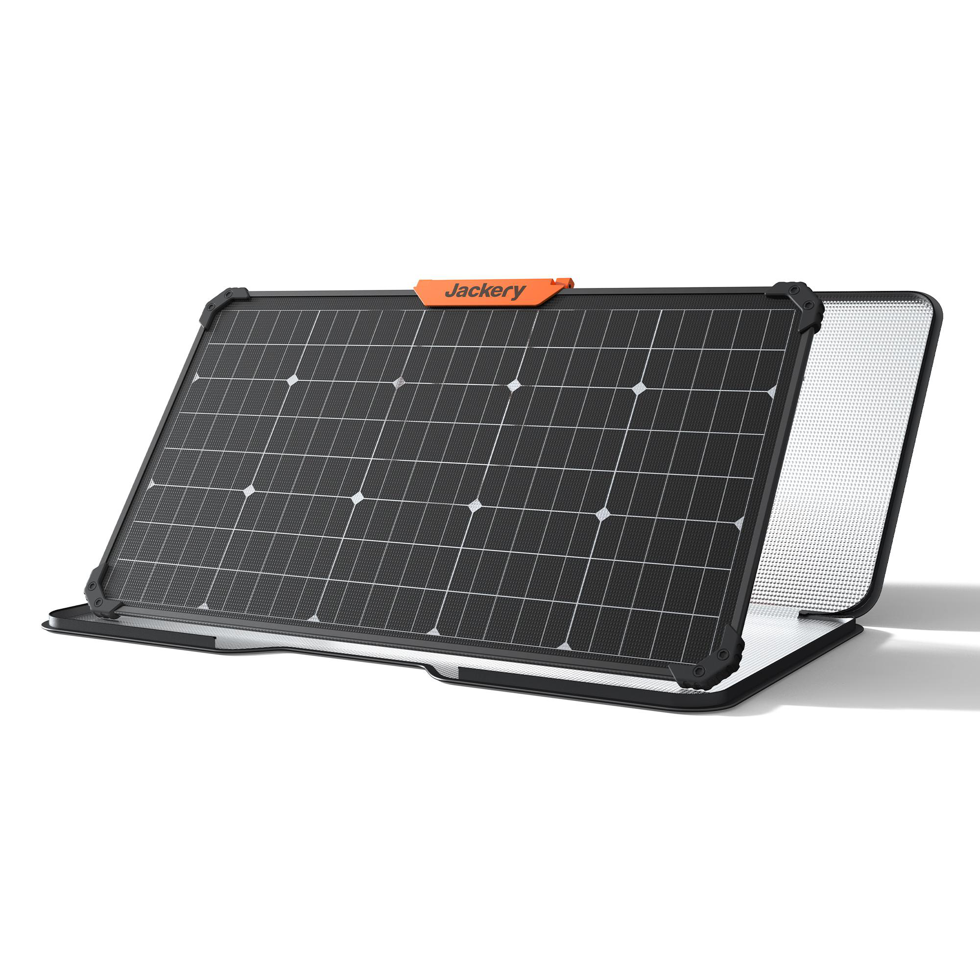Ein Solarpanel mit schwarzem Rahmen, schwarzen Zellen und einem Jackery-Logo. Das Panel ist geöffnet.
