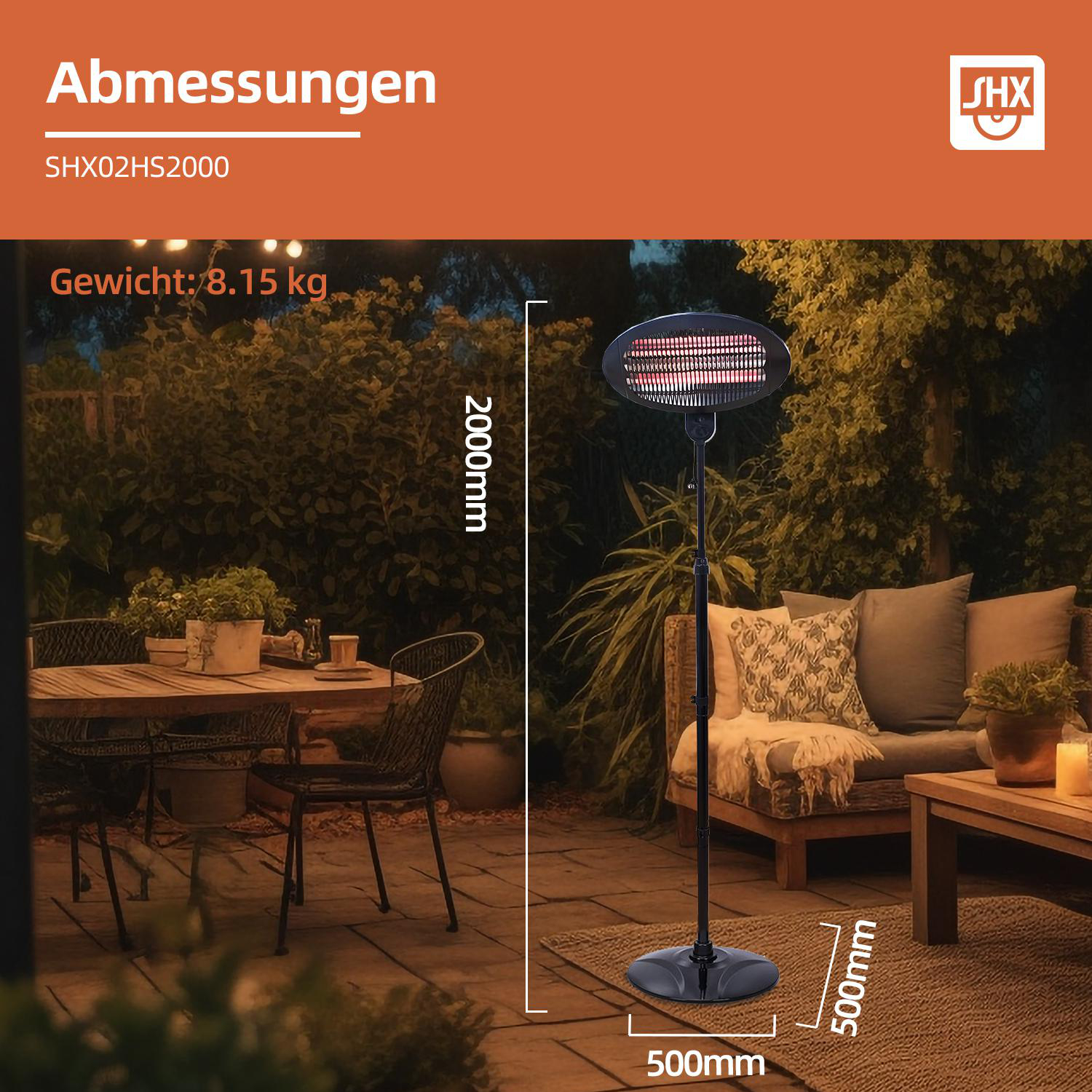 Ein Terrassenheizer steht auf einem Teppich neben einem Sofa und einem Tisch.