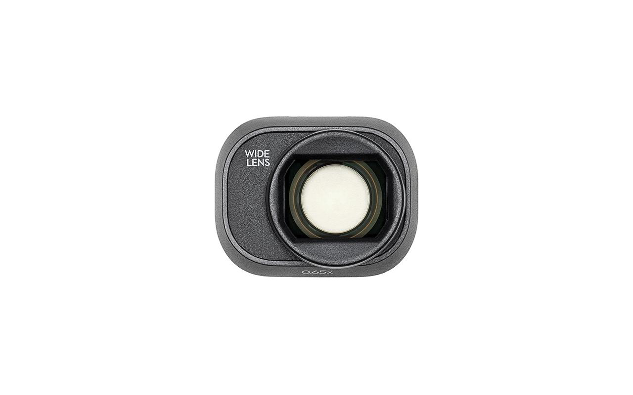 Schwarzer, oval geformter Weitwinkelobjektivaufsatz. Beschriftet mit "WIDE LENS" und "0.65x" auf weißem Grund.
