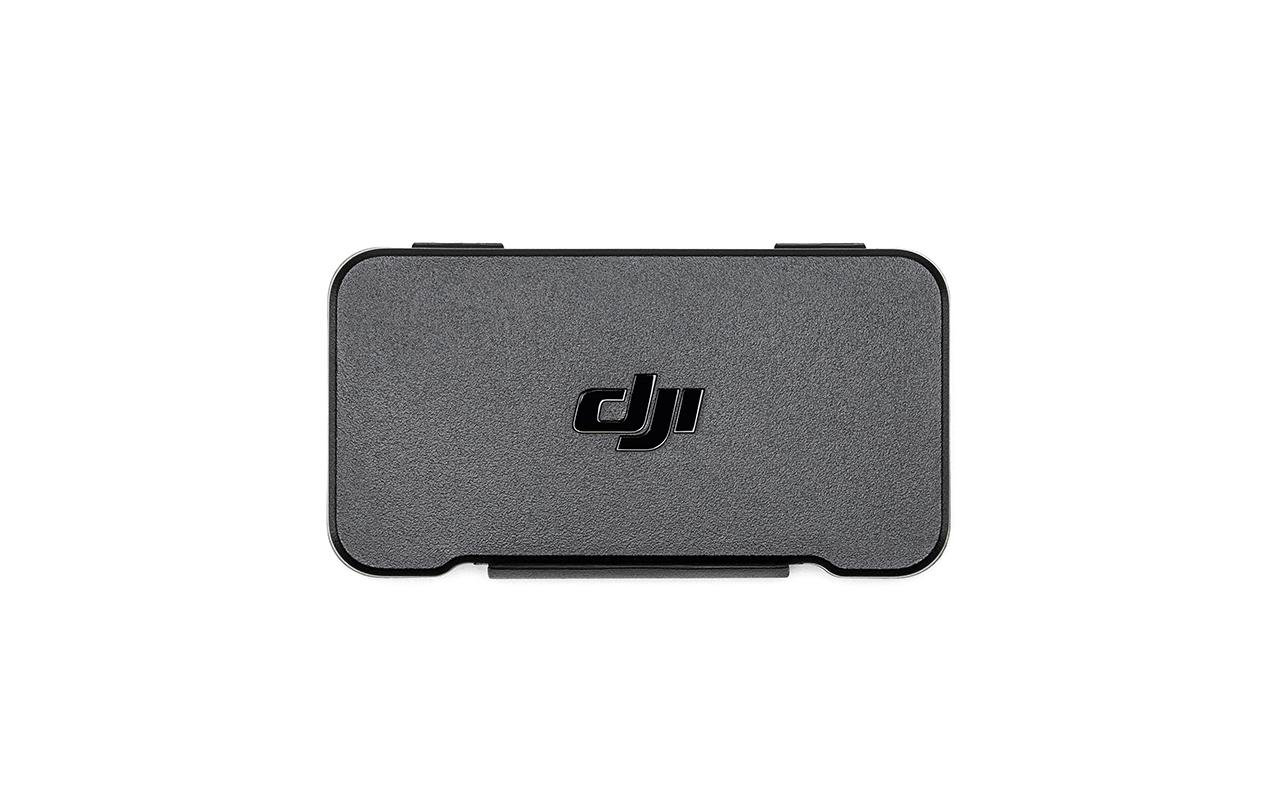 Schwarze rechteckige Hülle mit DJI-Logo. Mattes Finish.