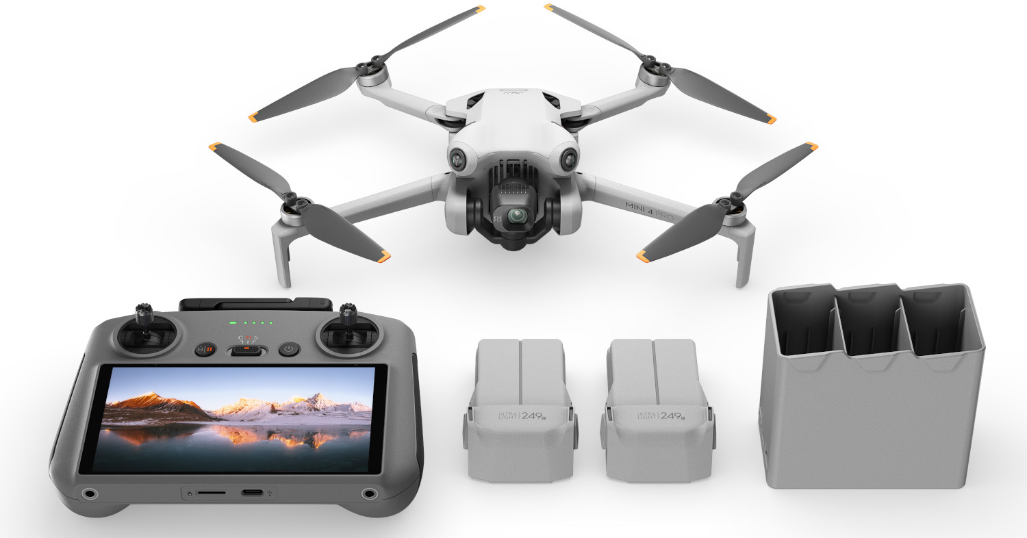 Een drone, afstandsbediening, batterijen en een oplaadcase op een witte achtergrond.