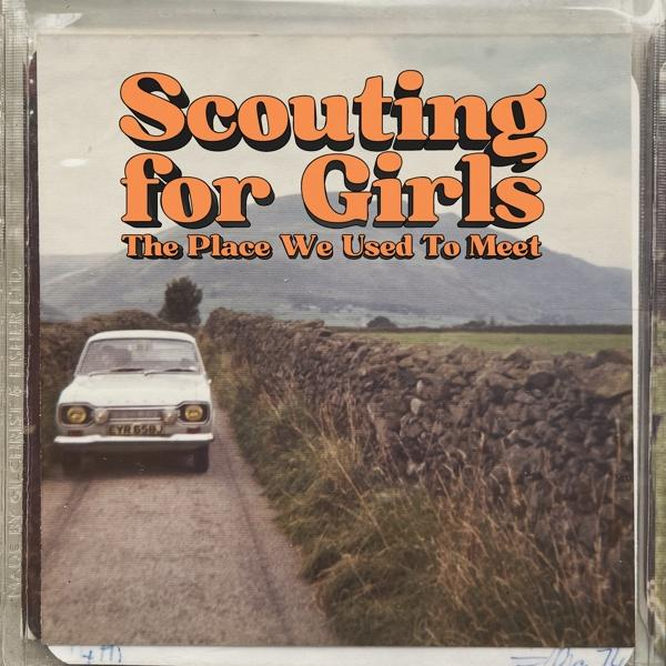 A Scouting for Girls album borítója. Fehér autó egy úton, kőfallal. Láthatók a hegyek és az ég.