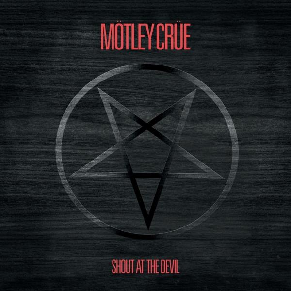 A Motley Crue Shout at the Devil album borítója. Pentagram a faerezetes háttéren.
