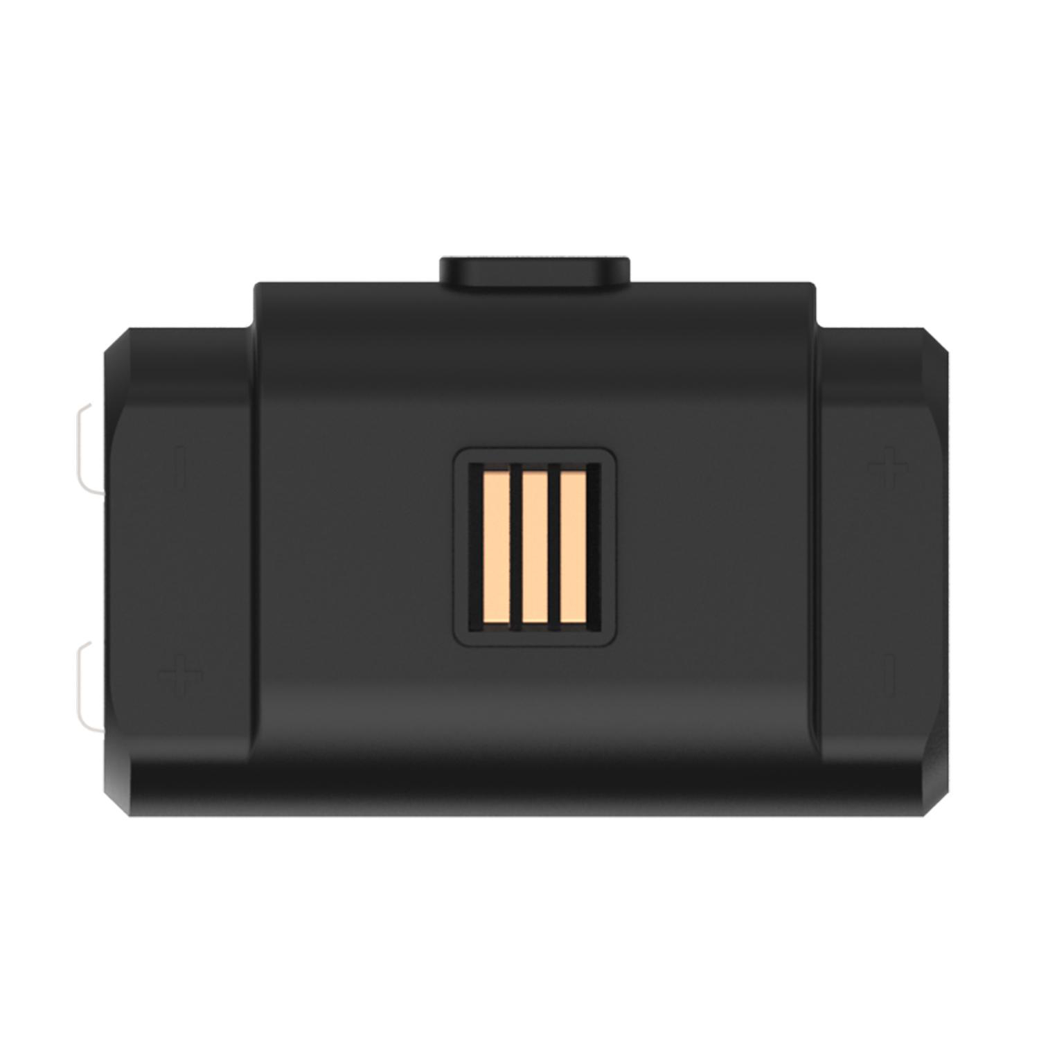 Ein schwarzes rechteckiges Xbox-Batterieladegerät mit drei orangefarbenen Linien und Plus- und Minuszeichen.