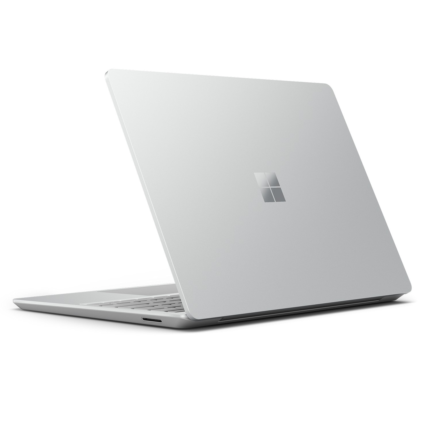 Ordinateur portable argenté sur fond blanc, vue arrière montrant le logo Microsoft.