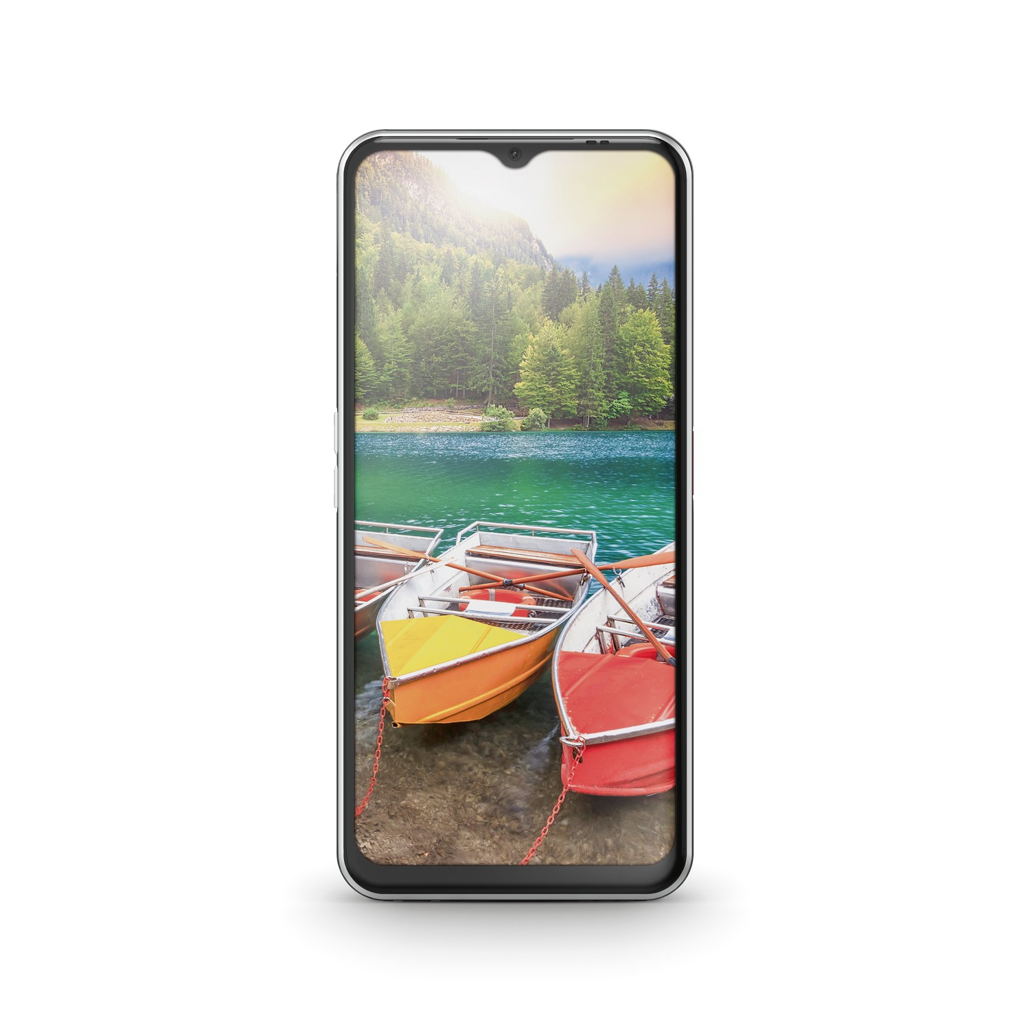 Un smartphone affiche un lac pittoresque avec des bateaux et des arbres sous un ciel clair.