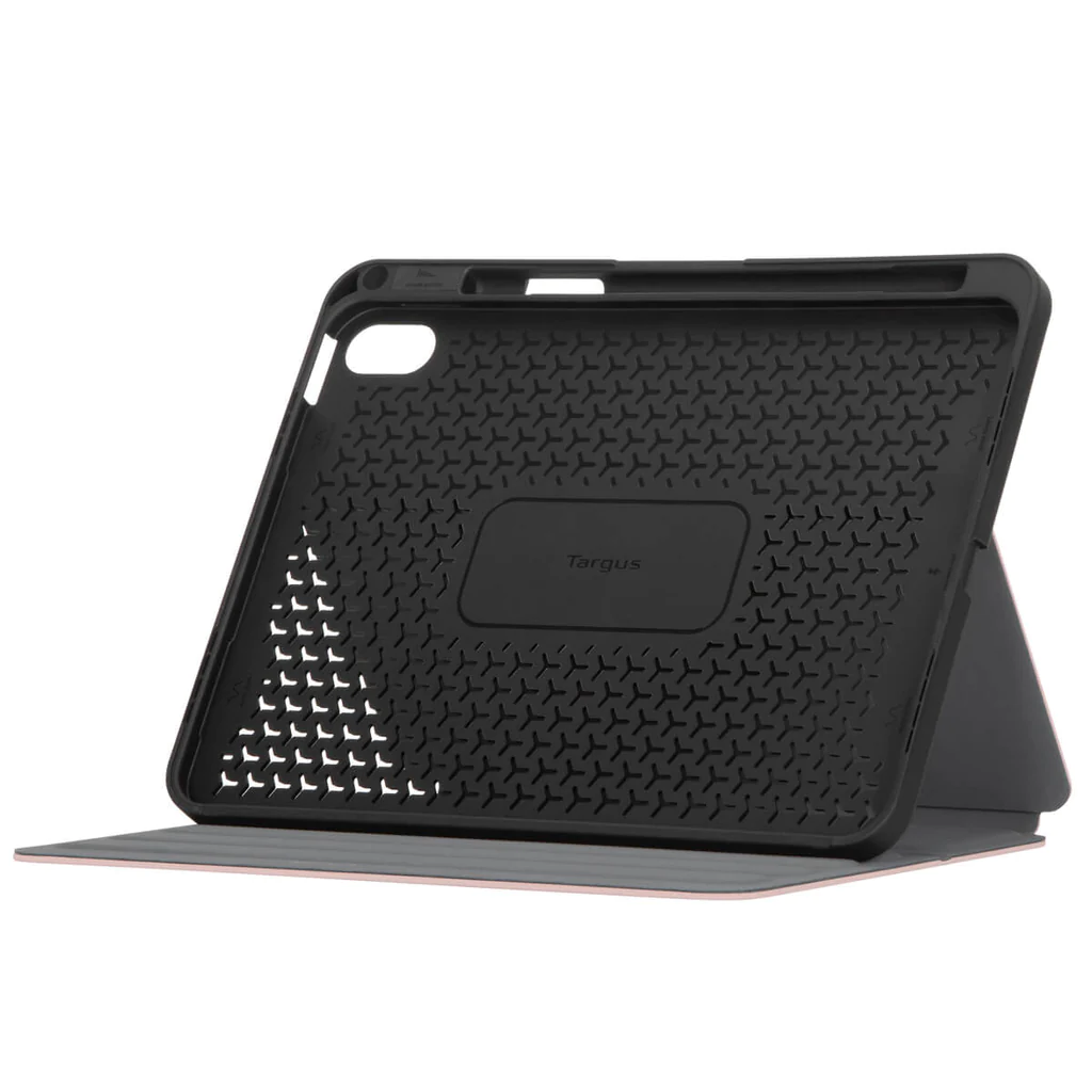 Siyah tablet kılıfı açık, pembe iç kısım ve siyah dokulu iç kısım ile.
