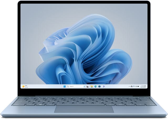 Ein Laptop mit hellblauem Gehäuse. Der Bildschirm zeigt ein blaues, wellenförmiges Design mit dem Windows-Logo.