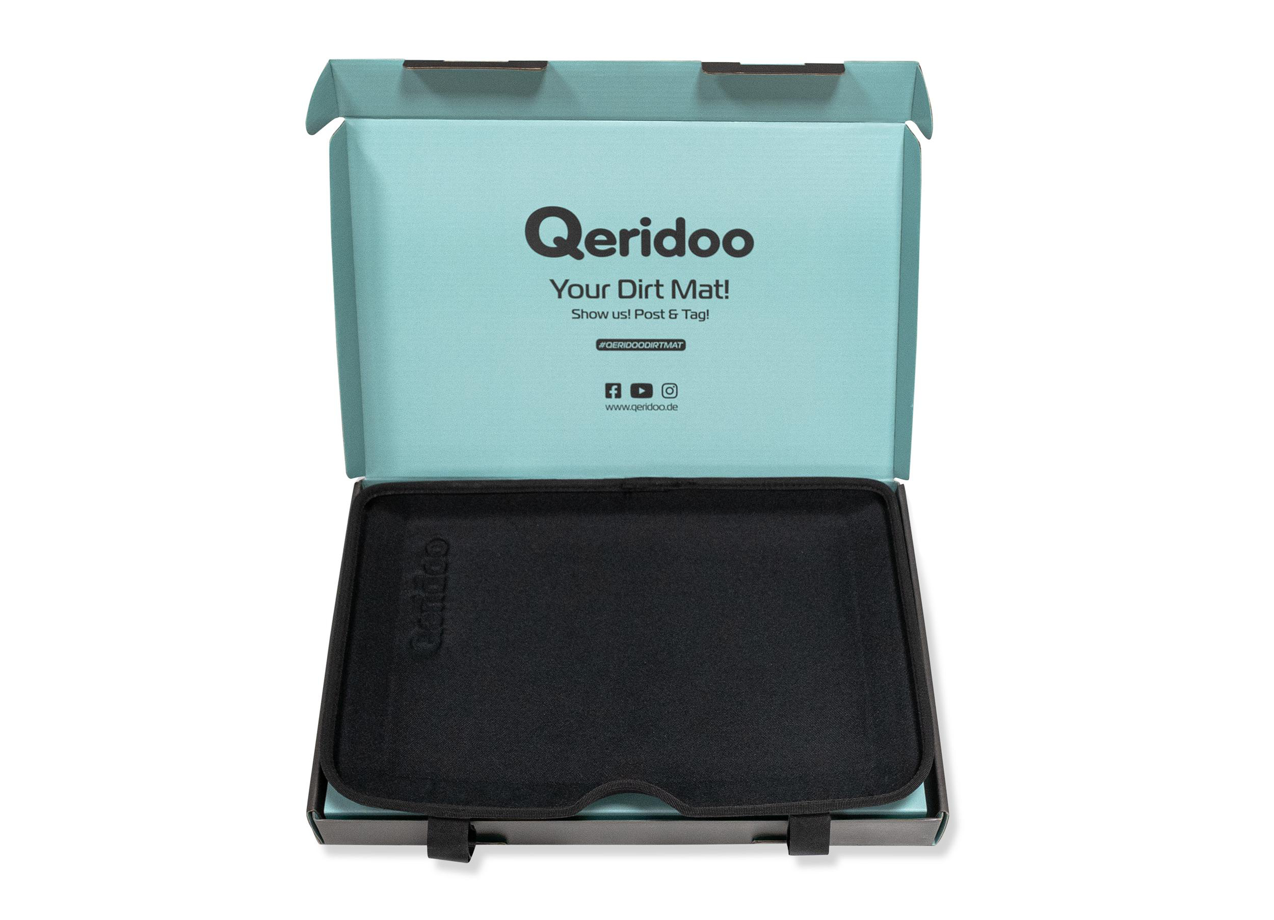 Geöffnete Qeridoo-Box mit schwarzer Matte im Inneren. Der türkisfarbene Innenraum ist sichtbar.
