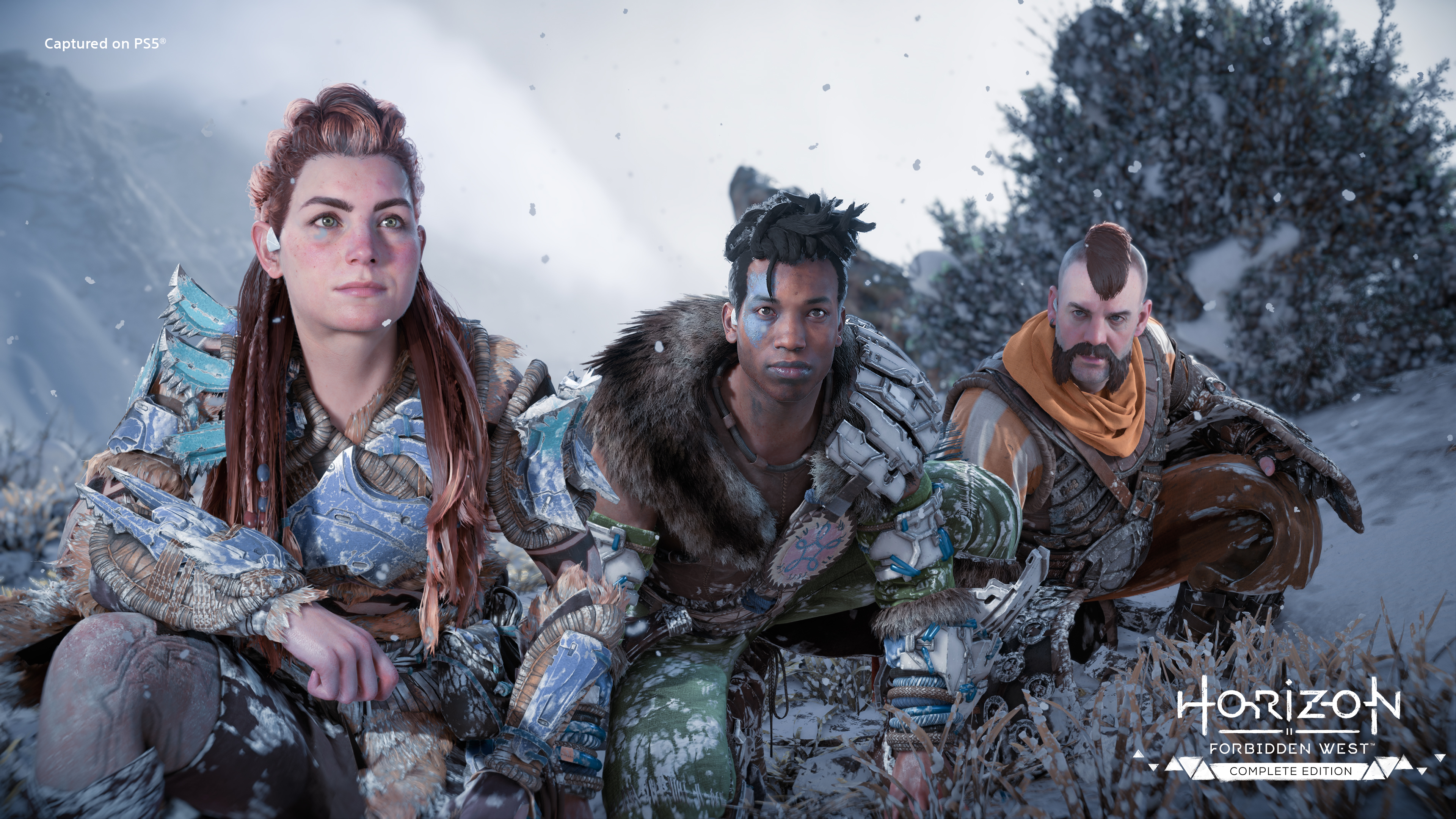 Drei Personen aus dem Spiel Horizon Forbidden West. Verschneiter Hintergrund.