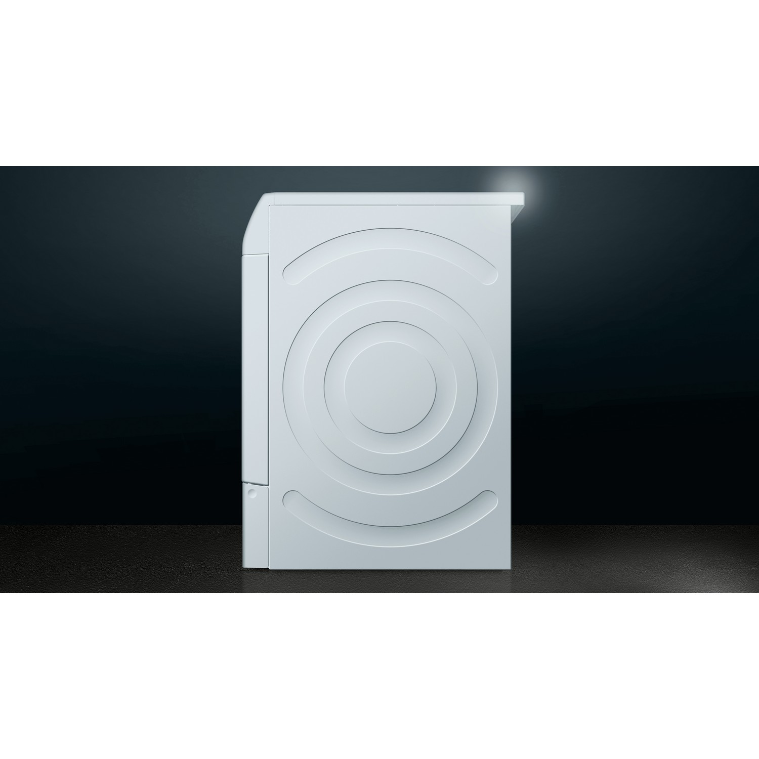 Witte wasmachine, achteraanzicht, met een donkere achtergrond en een klein lichtje bovenop.
