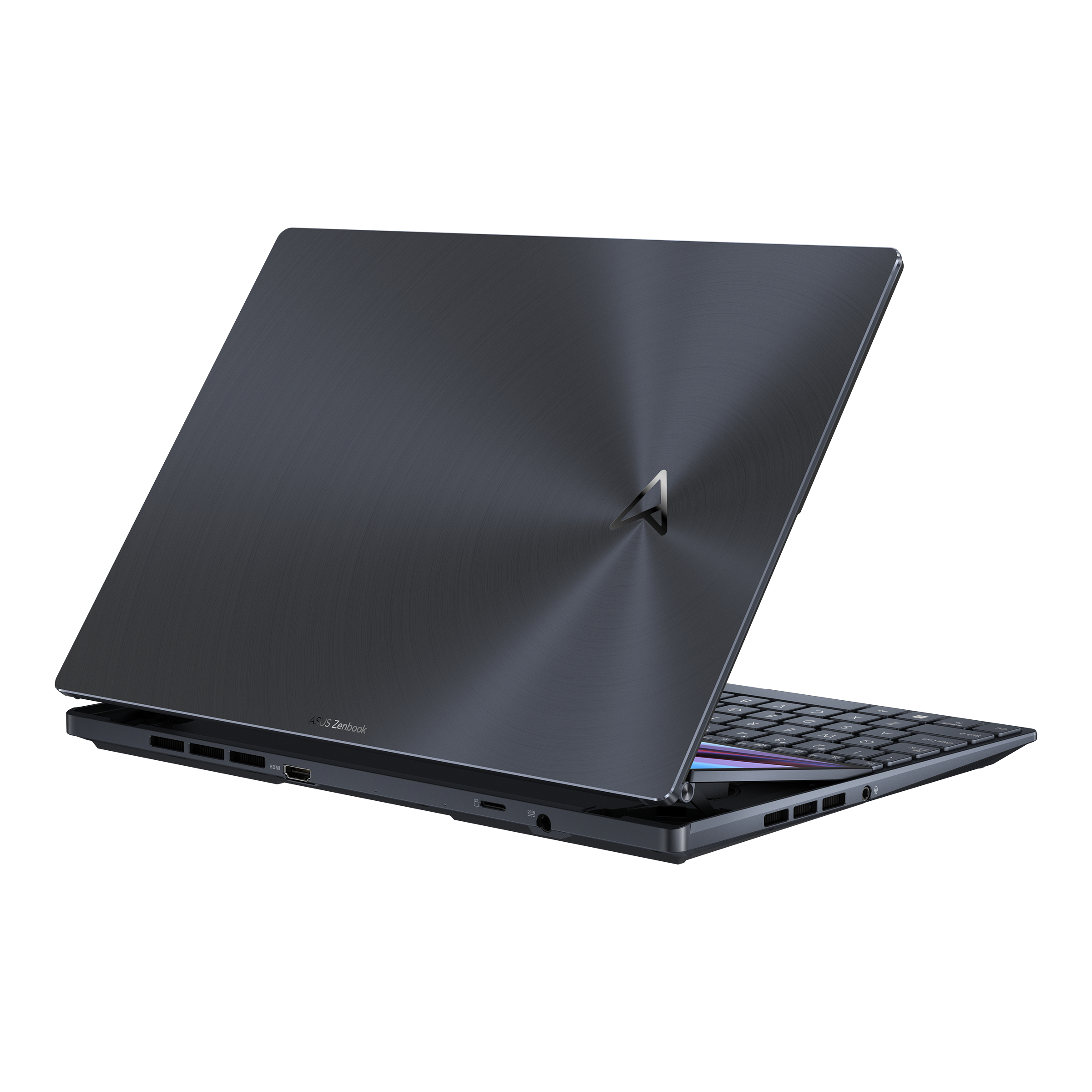 Laptop gris oscuro, abierto. Se ve la parte trasera, con un logotipo y una bisagra. Fondo blanco.