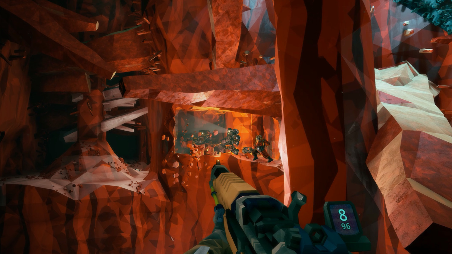 Vue à la première personne dans une grotte. Joueur tenant une arme, visant des ennemis. Fond rouge.