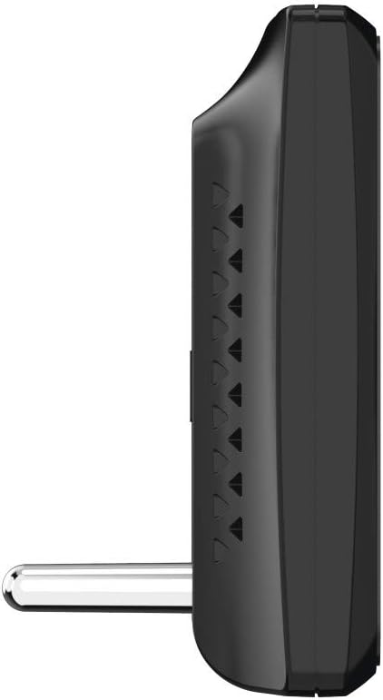 Un adaptador de corriente negro con un enchufe y orificios de ventilación.