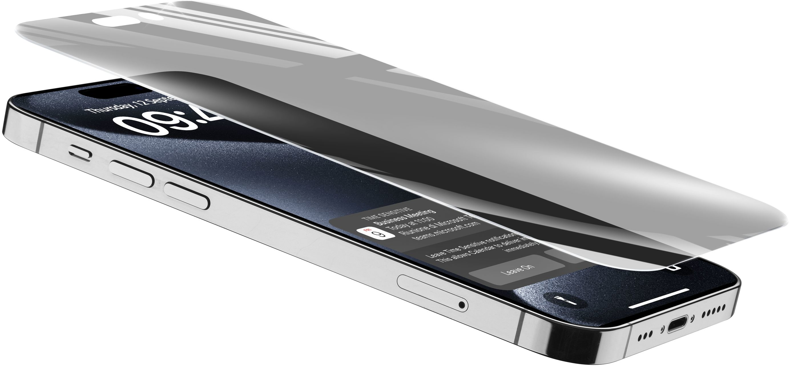 Ein Smartphone mit angebrachter Displayschutzfolie, das eine Benachrichtigung und die Uhrzeit zeigt.