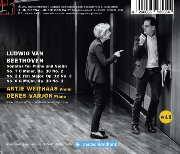 Albumcover mit zwei Personen in einem Korridor. Der Text enthält "Beethoven" und Namen von Musikern.