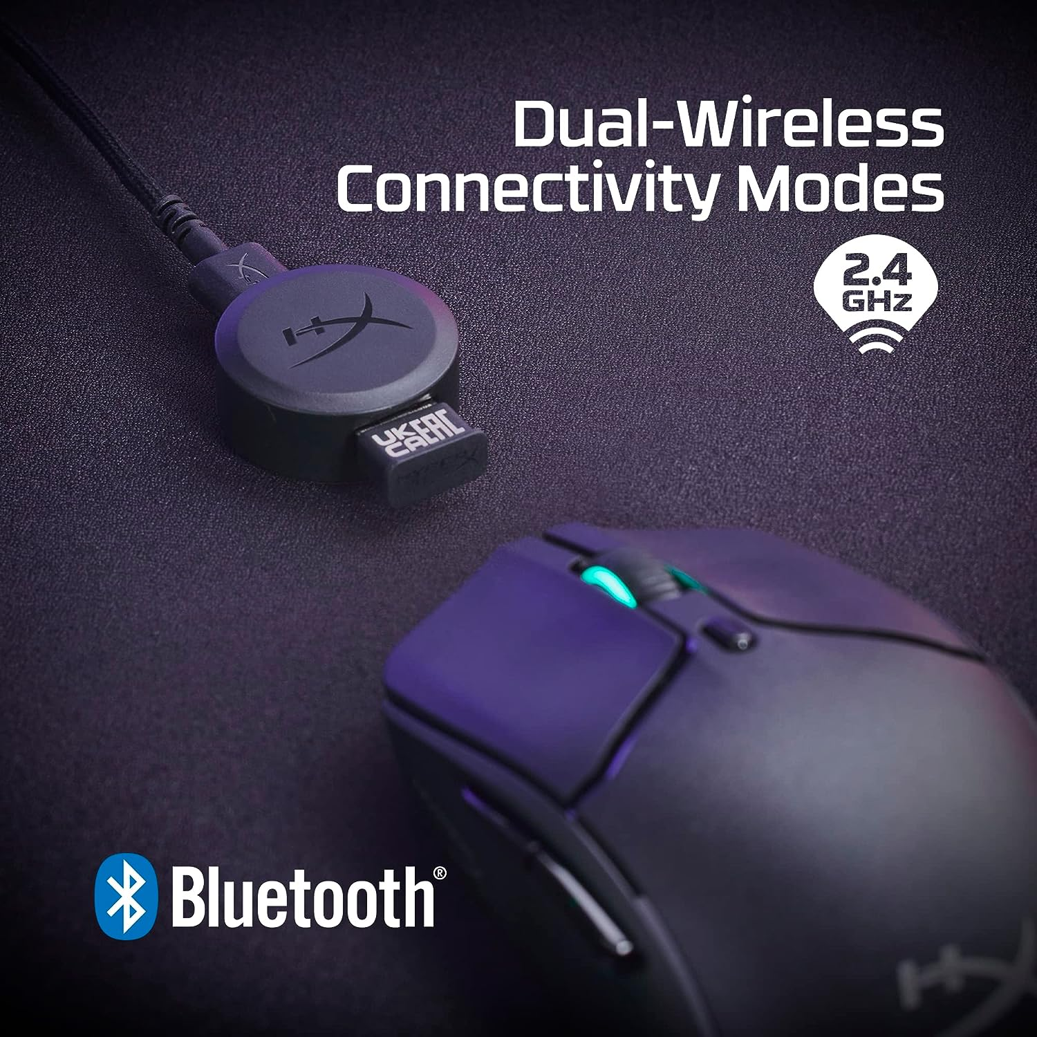 Un ratón negro con receptor inalámbrico y el logotipo de Bluetooth.