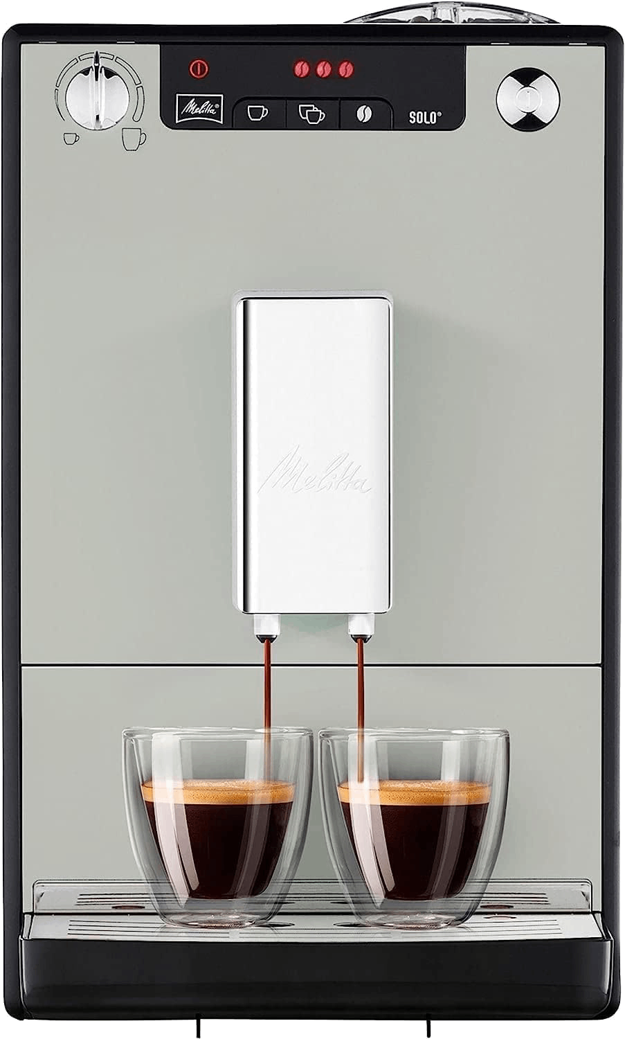 Cafetera Melitta Solo con dos vasos de café vertiendo.
