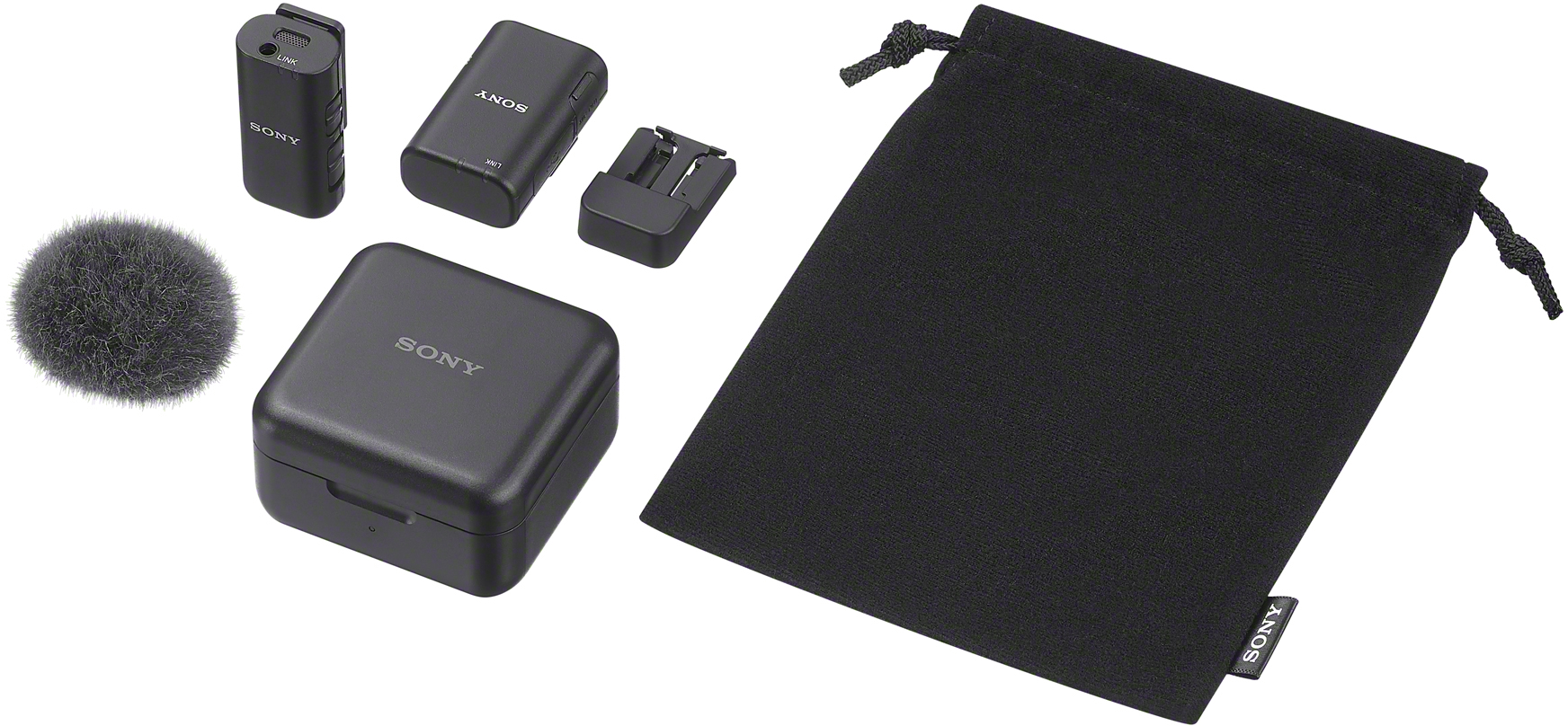 Ein schwarzes Sony Mikrofon-Kit mit mehreren Komponenten, einschließlich einer Hülle und einem Beutel.