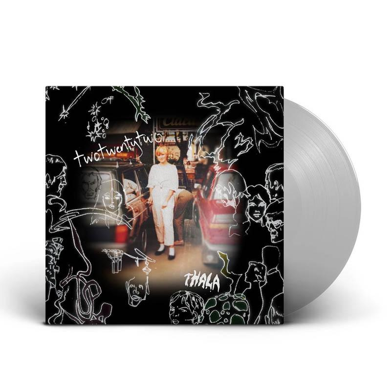 Albumcover: Vinyl-Schallplatte mit Frau, umgeben von Skizzen und 'twotwentytwo'.