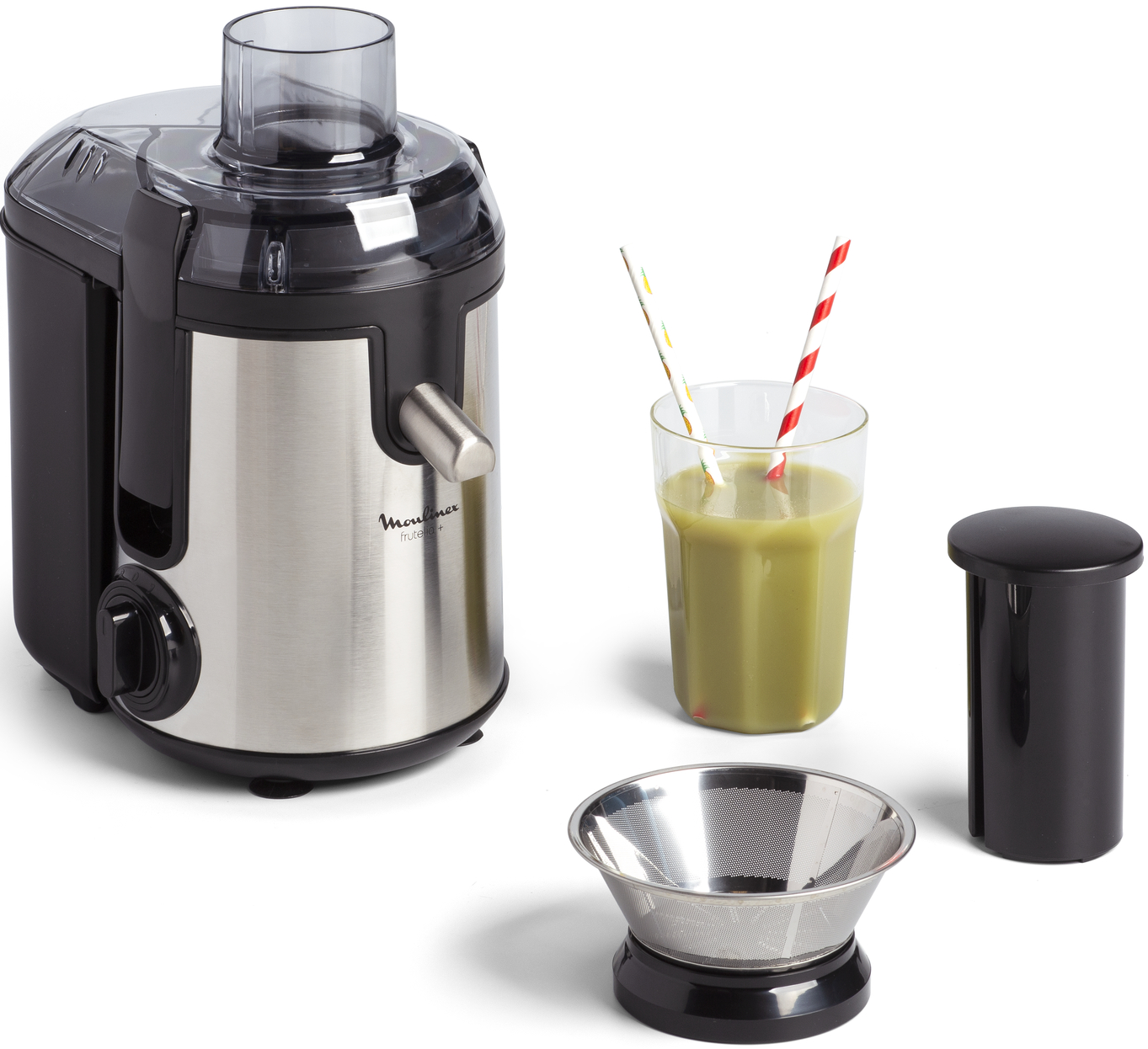 Extracteur de jus avec jus, verre et accessoires sur fond blanc.
