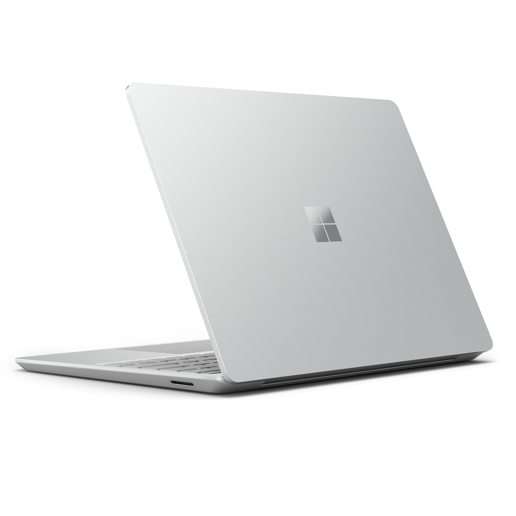 Ordenador portátil desde la parte trasera. Color plateado con un logotipo de Microsoft.