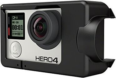 Kamera GoPro Hero4 w czarnej obudowie, srebrnym froncie i małym ekranie.