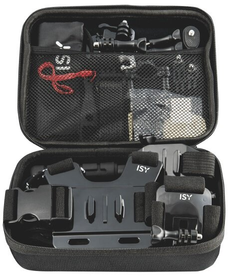 Czarna walizka z akcesoriami do aparatu: mocowaniami, paskami i czerwoną linką. Widok z góry.