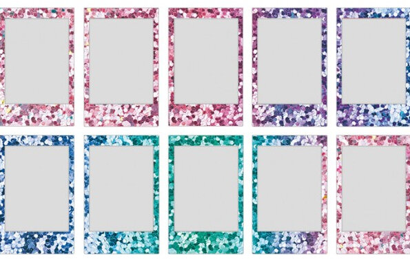 Dziesięć ramek, każda z błyszczącą obwódką i pustą białą przestrzenią pośrodku.