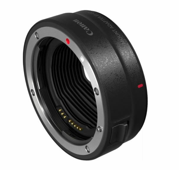 Adapter mocowania Canon EF-EOS R w kolorze czarnym z czerwonymi kropkami, ujęcie studyjne.