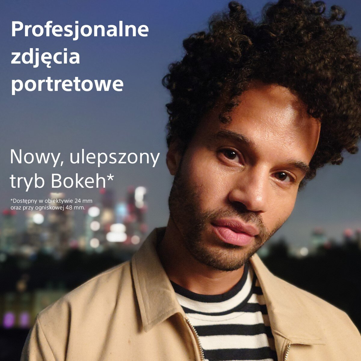 Mężczyzna z kręconymi włosami patrzy w kamerę. Tekst po polsku o zdjęciach portretowych i bokeh.