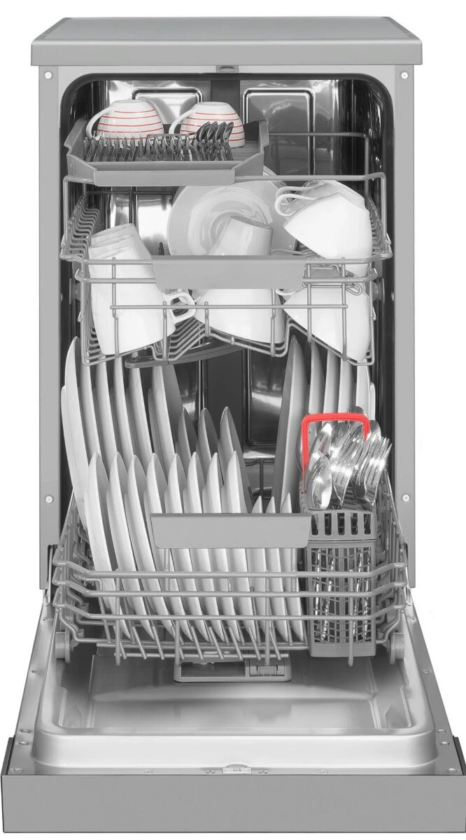 Otwarta zmywarka załadowana naczyniami, szklankami i sztućcami.