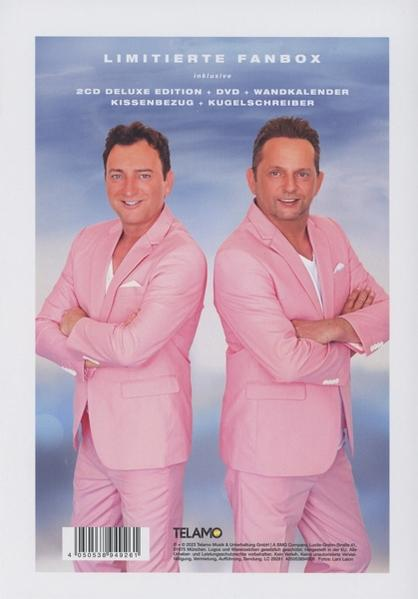 Zwei Männer in rosa Anzügen posieren auf einem CD-Cover.