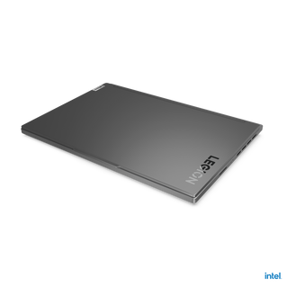 Siyah arka planda kapalı, gri Lenovo Legion dizüstü bilgisayar. Üstte Legion logosu.