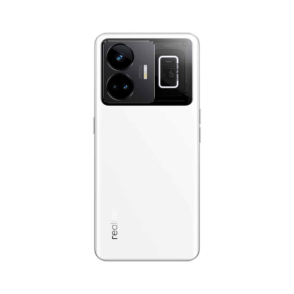 Siyah kamera alanına sahip beyaz akıllı telefon arkası. Altta 'realme' yazıyor.