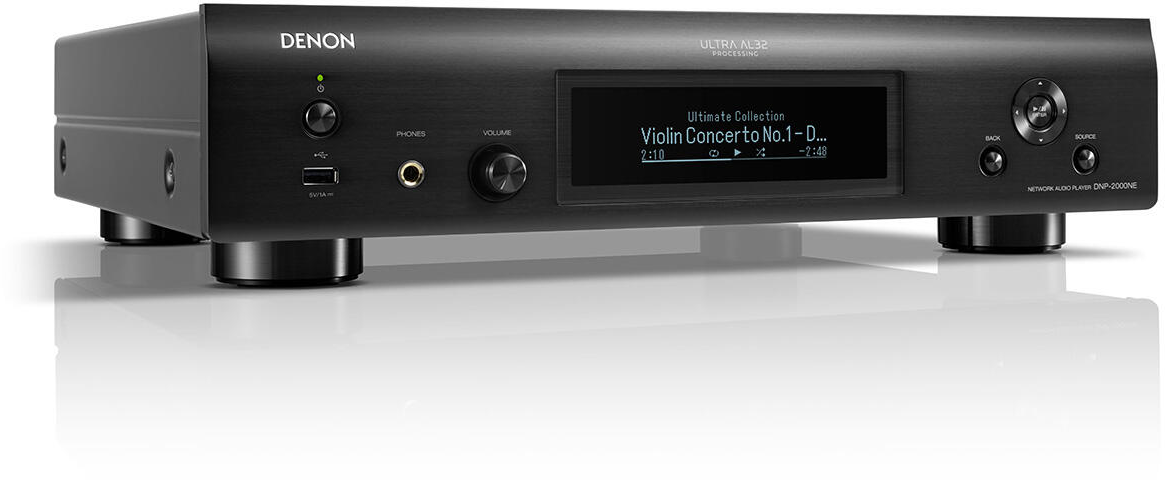 Schwarzer Denon-Audioplayer mit Bildschirm, der Musikinformationen anzeigt. Silberne Akzente, USB- und Kopfhöreranschlüsse.