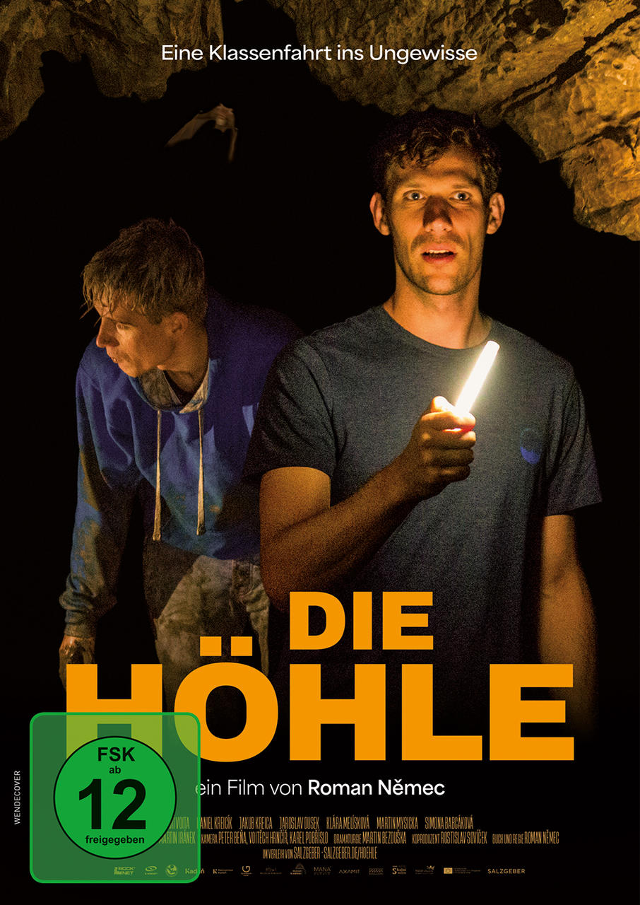 Filmposter: Zwei Männer in einer Höhle mit Taschenlampe. Titel: Die Höhle.