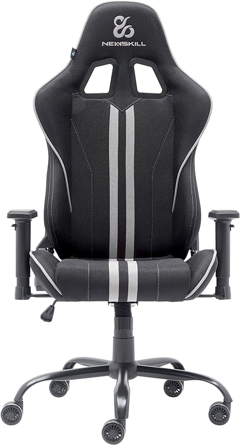 Silla gaming negra y gris. Fondo blanco.