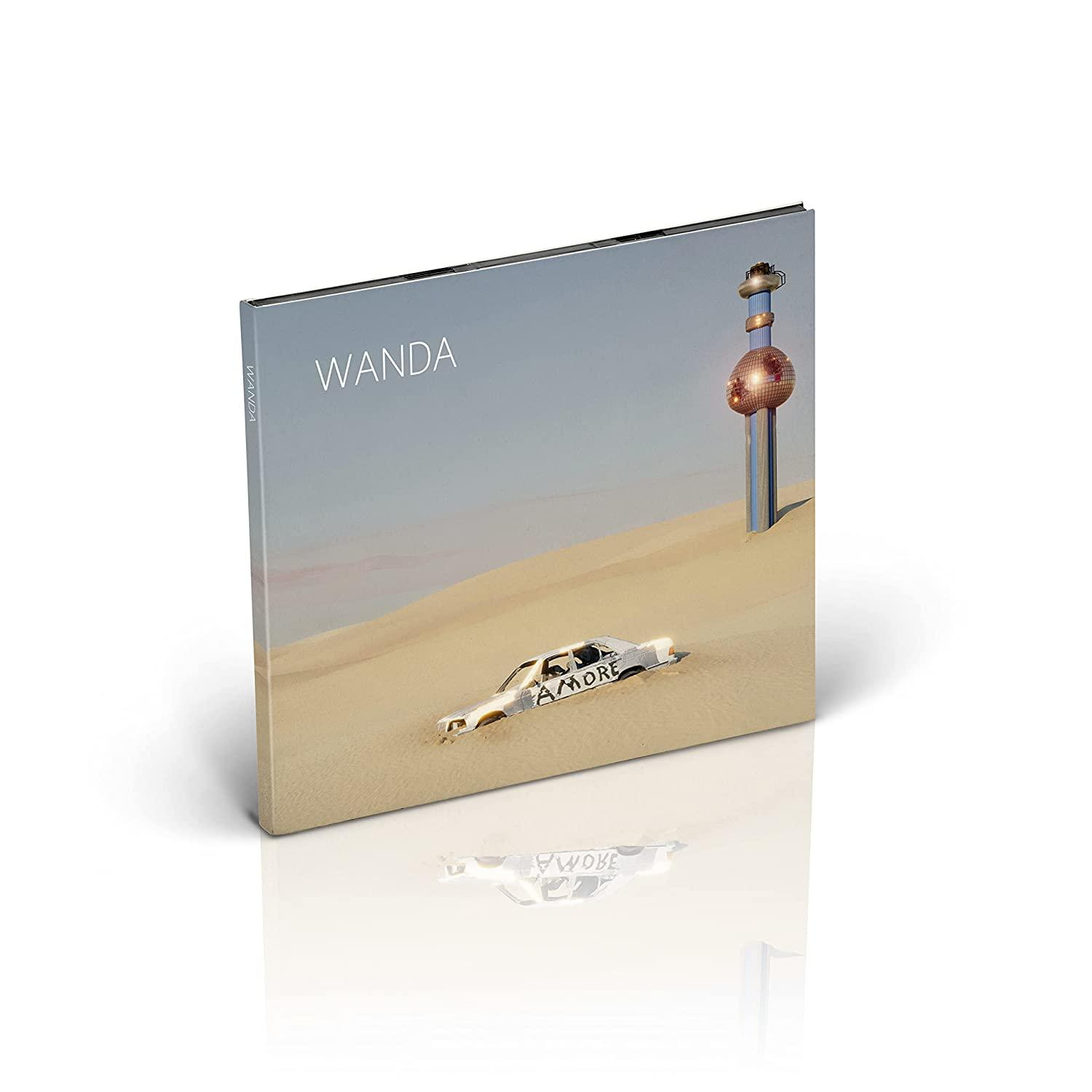 Albumcover mit einem halb im Sand vergrabenen Auto. Es gibt einen Turm mit einer Kugel darauf.