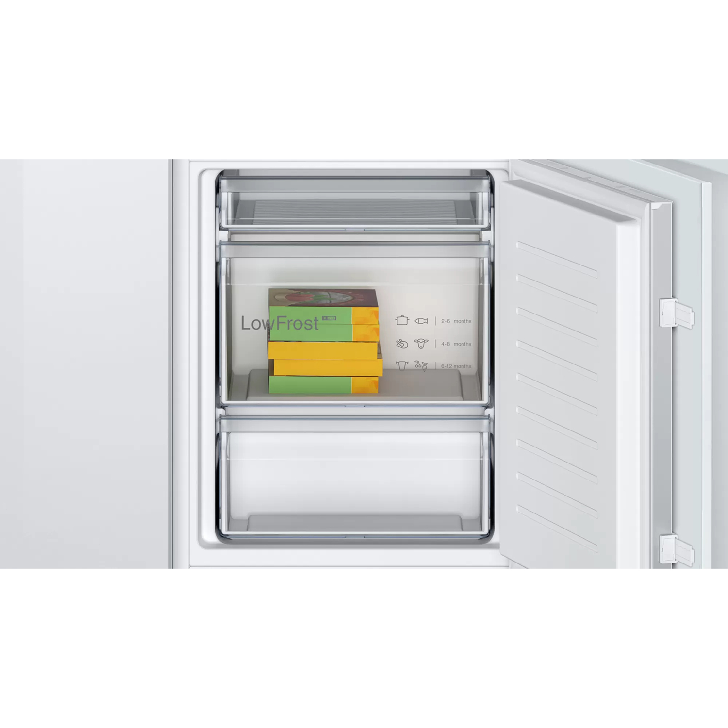 Interno frigorifero, porta aperta. Ripiani con cibo, inclusi surgelati con 'LowFrost'. Interno bianco.