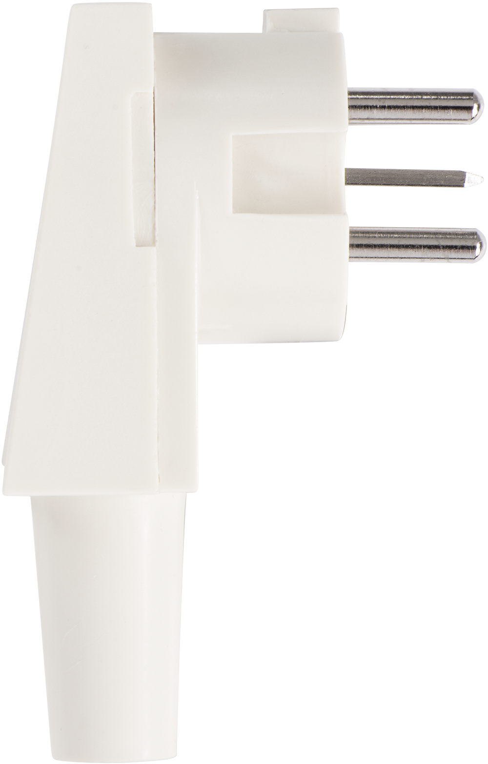 Een witte stekkeradapter, schuine weergave. Drie metalen pinnen zijn zichtbaar. Witte achtergrond.
