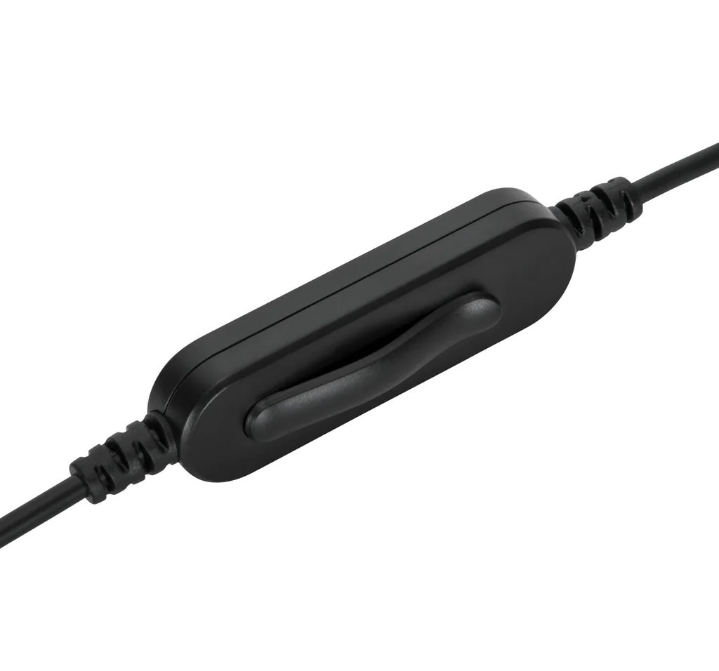 Interruptor en línea negro en un cable negro. El interruptor tiene un diseño curvo para un agarre fácil.