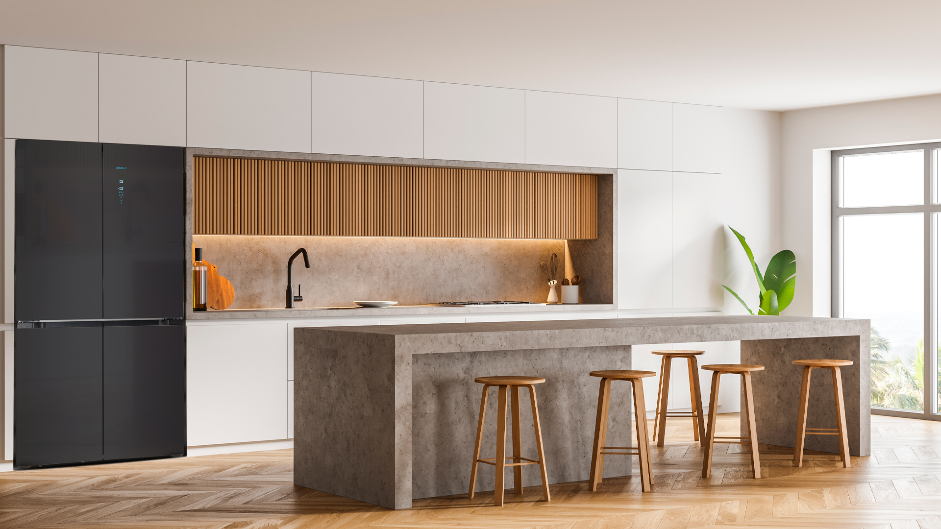 Cocina moderna con nevera negra, isla con taburetes y suelo de madera.